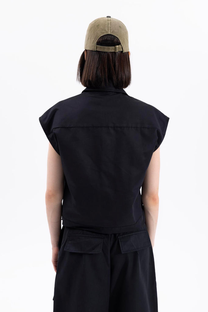 Detailed crop vest with black pockets