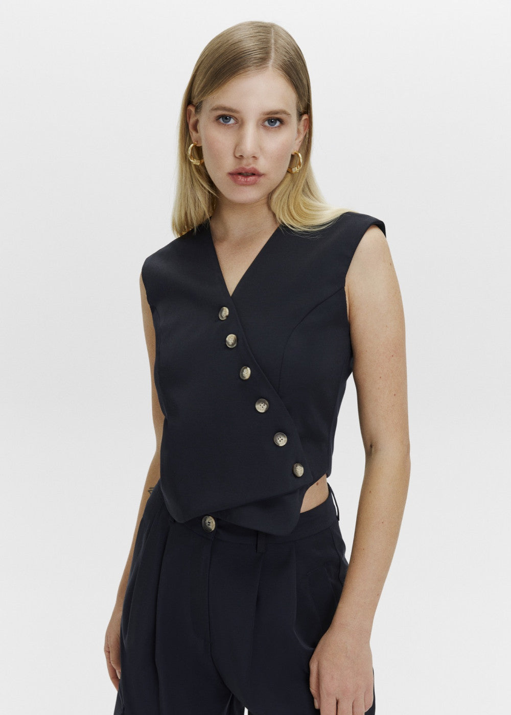 Asymmetric detailed vest and cargo trousers