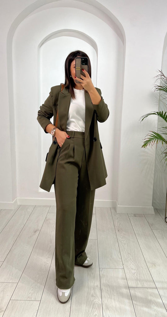 Buttoned blazer and trouser kakhi