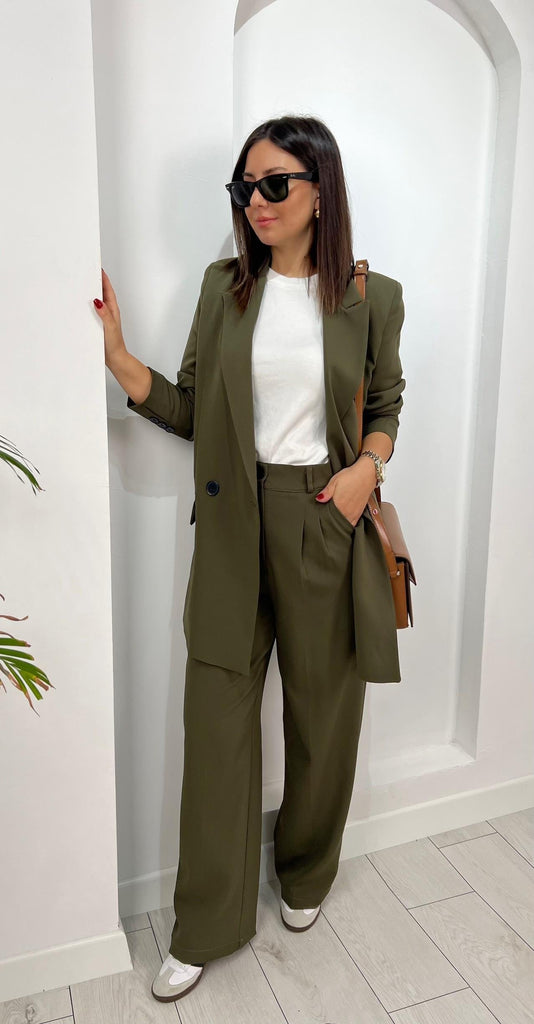 Buttoned blazer and trouser kakhi