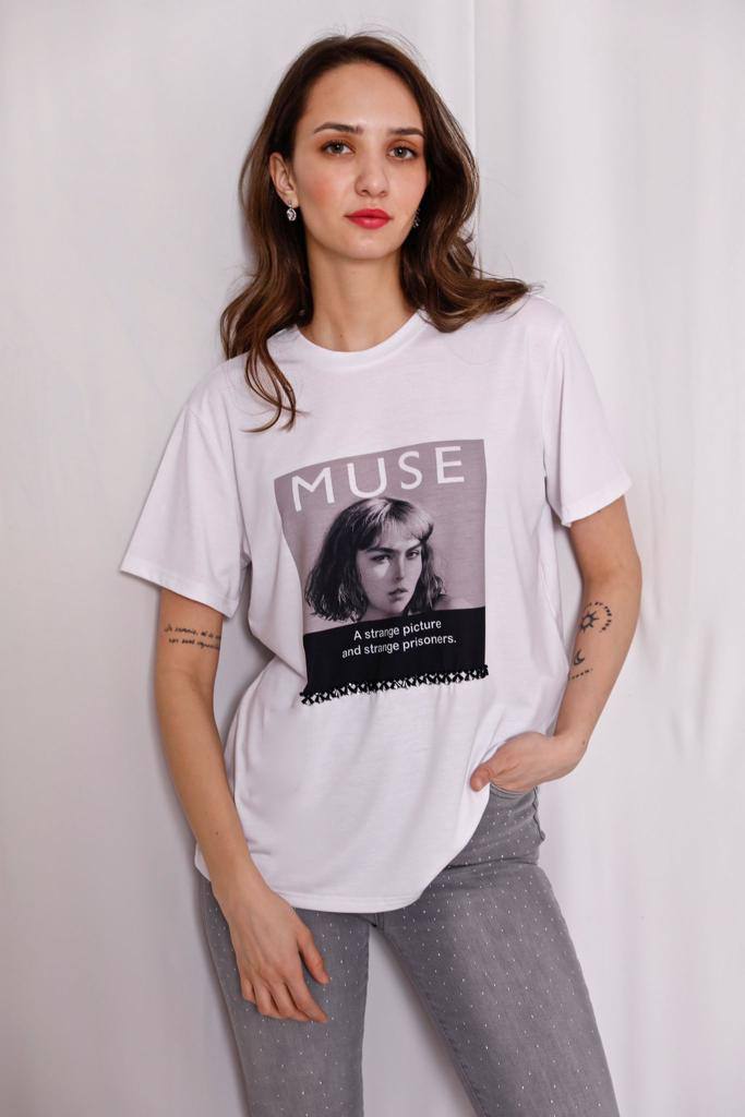 white woman print t-shirt